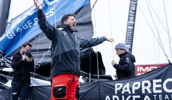 Vendée Globe - Un départ sans vent, Paprec Arkéa dans le peloton de tête après le passage du cap Finisterre  