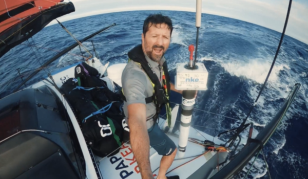 Yoann Richomme, premier skipper à larguer un flotteur Argo  